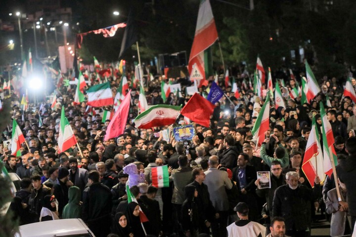 تصاویر| وداع مردم با قهرمان ناو دنا در بیرجند