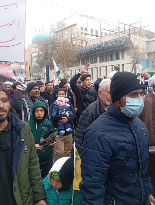 راهپیمایی و اجتماع عظیم جامعه اساتید و طلاب اردو زبان در مشهد مقدس برگزار شد