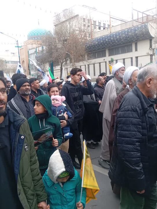 راهپیمایی و اجتماع عظیم جامعه اساتید و طلاب اردو زبان در مشهد مقدس برگزار شد