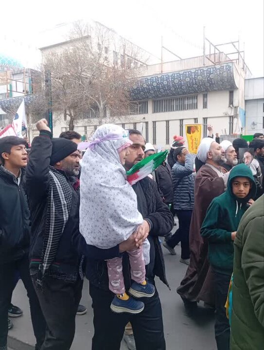 راهپیمایی و اجتماع عظیم جامعه اساتید و طلاب اردو زبان در مشهد مقدس برگزار شد