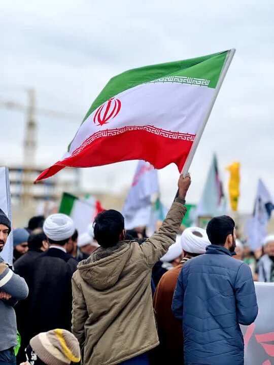 راهپیمایی و اجتماع عظیم جامعه اساتید و طلاب اردو زبان در مشهد مقدس برگزار شد