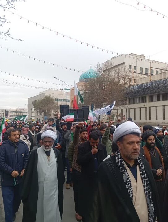 راهپیمایی و اجتماع عظیم جامعه اساتید و طلاب اردو زبان در مشهد مقدس برگزار شد
