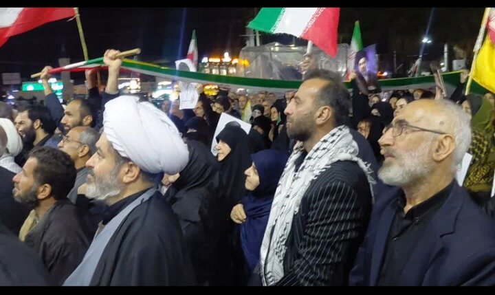 اجتماع مردم آمل، در حمایت از نیروهای مسلح، و بزرگداشت شهید دکتر علی لاریجانی و همه شهدای جنگ رمضان در میدان هفده شهریور