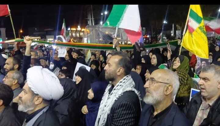 اجتماع مردم آمل، در حمایت از نیروهای مسلح، و بزرگداشت شهید دکتر علی لاریجانی و همه شهدای جنگ رمضان در میدان هفده شهریور