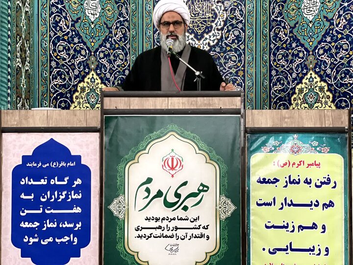 تصاویر/ قامه آخرین نماز جمعه سال با حضور امت انقلابی ملارد