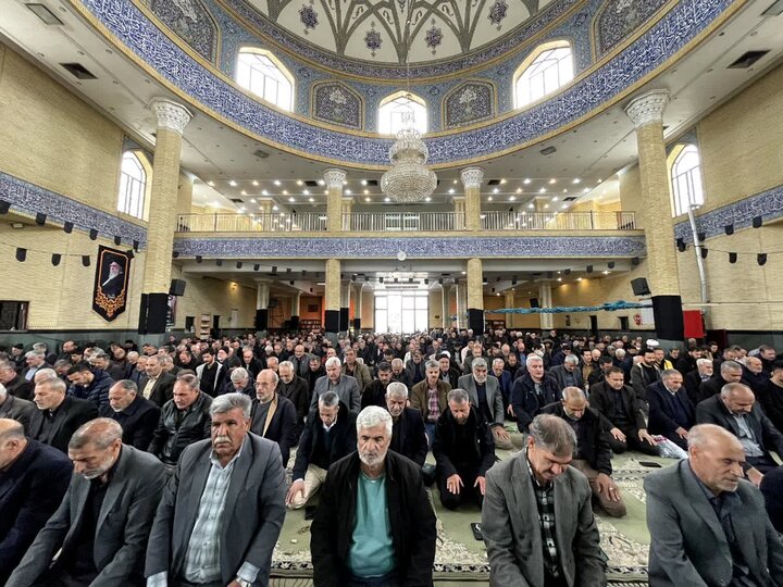 تصاویر/ قامه آخرین نماز جمعه سال با حضور امت انقلابی ملارد