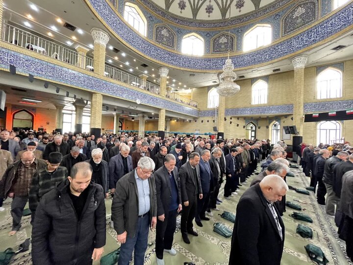 تصاویر/ قامه آخرین نماز جمعه سال با حضور امت انقلابی ملارد