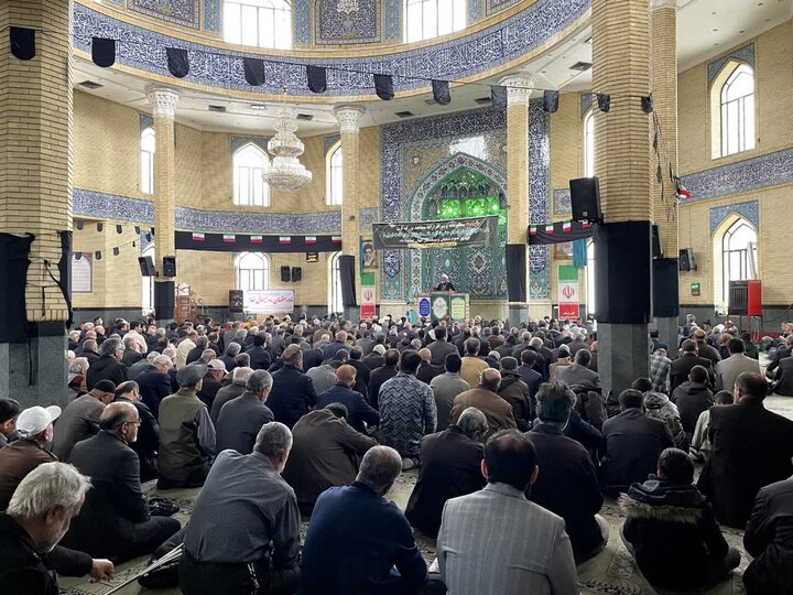 تصاویر/ قامه آخرین نماز جمعه سال با حضور امت انقلابی ملارد