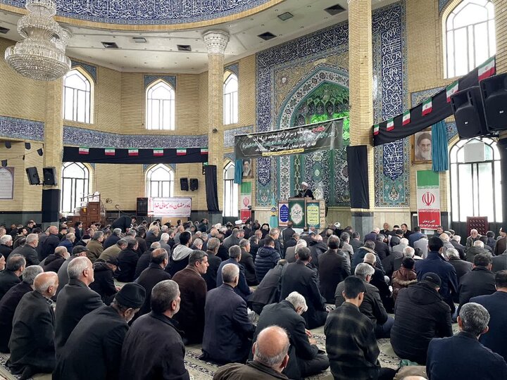 تصاویر/ قامه آخرین نماز جمعه سال با حضور امت انقلابی ملارد