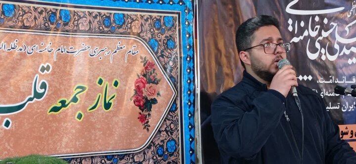 تصاویر/اقامه نماز دشمن شکن جمعه در الیگودرز