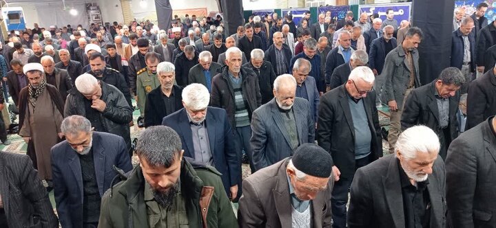 تصاویر/اقامه نماز دشمن شکن جمعه در الیگودرز