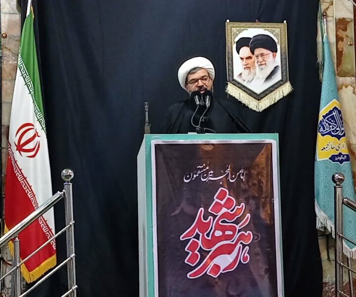 تصاویر/اقامه نماز دشمن شکن جمعه در الیگودرز