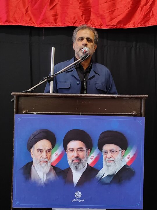 تصاویر/آخرین نماز عبادی سیاسی جمعه سال ۱۴۰۴ قمصر