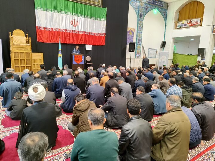 تصاویر/آخرین نماز عبادی سیاسی جمعه سال ۱۴۰۴ قمصر