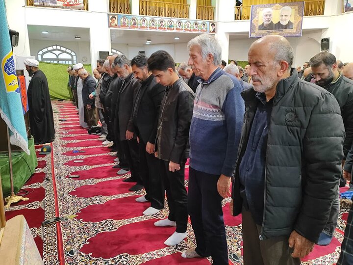 تصاویر/آخرین نماز عبادی سیاسی جمعه سال ۱۴۰۴ قمصر