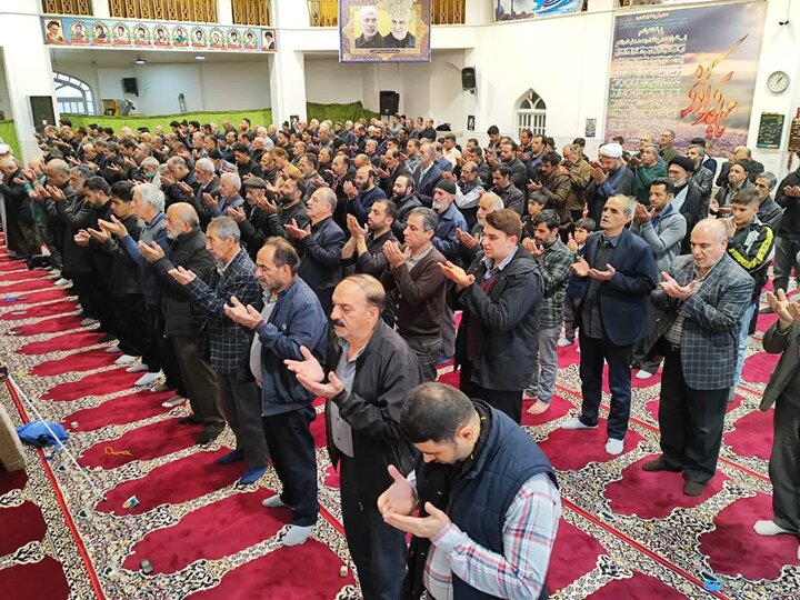 تصاویر/آخرین نماز عبادی سیاسی جمعه سال ۱۴۰۴ قمصر