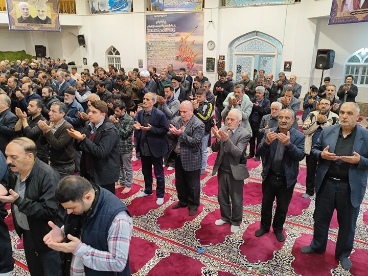 تصاویر/آخرین نماز عبادی سیاسی جمعه سال ۱۴۰۴ قمصر