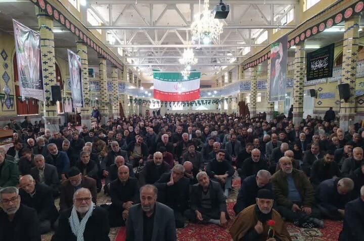 تصاویر / اقامه آخرین نماز جمعه سال 1404 در مصلی های سراسر استان همدان