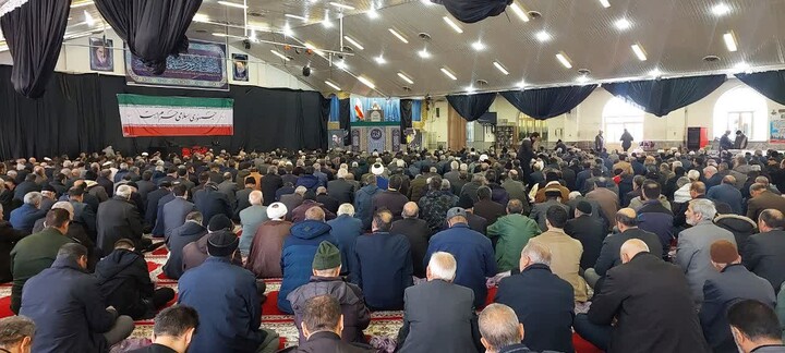 تصاویر / اقامه آخرین نماز جمعه سال 1404 در مصلی های سراسر استان همدان