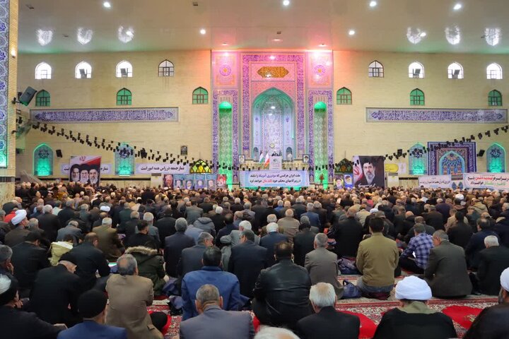 تصاویر/  آخرین نماز جمعه شهرستان اسلامشهر در سال 1404