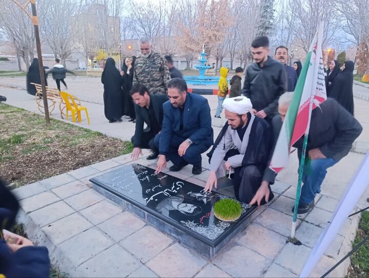 تصاویر/ تحویل سال ۱۴۰۵ در کنار مزار شهدای باروق