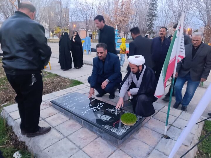 تصاویر/ تحویل سال ۱۴۰۵ در کنار مزار شهدای باروق
