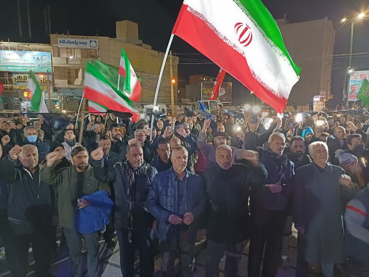 فیلم| به اهتزاز درآمدن پرچم پرافتخار جمهوری اسلامی ایران در زرندیه