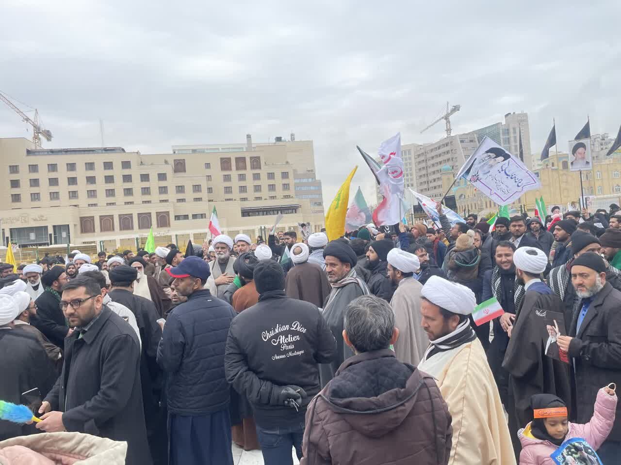 راهپیمایی اساتید و طلاب اردو زبان در مشهد مقدس برگزار شد