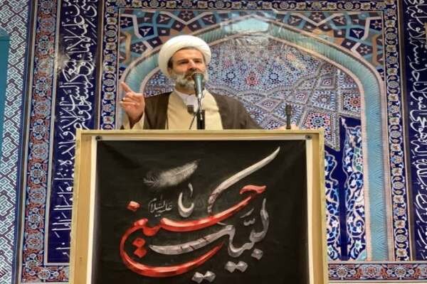 سکوت در برابر جنایات دشمنان نشانه همراهی است