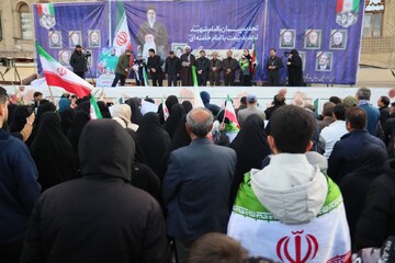 تصاویر / استقبال باشکوه مردم و مسئولان همدان از بانوان فوتبالیست تیم ملی