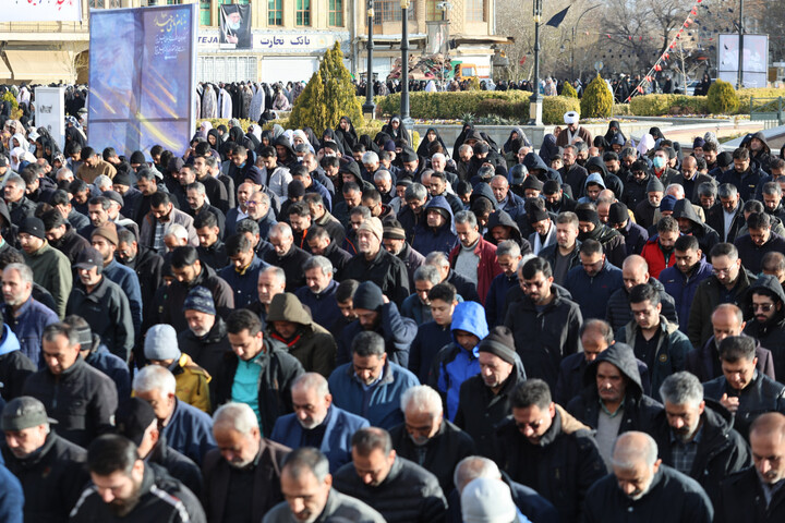 تصاویر / اقامه نماز عید فطر در همدان