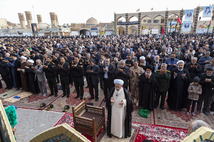 اقامه نماز عید فطر به امامت آیت الله ناصری