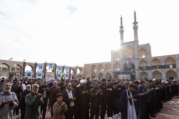 اقامه نماز عید فطر به امامت آیت الله ناصری