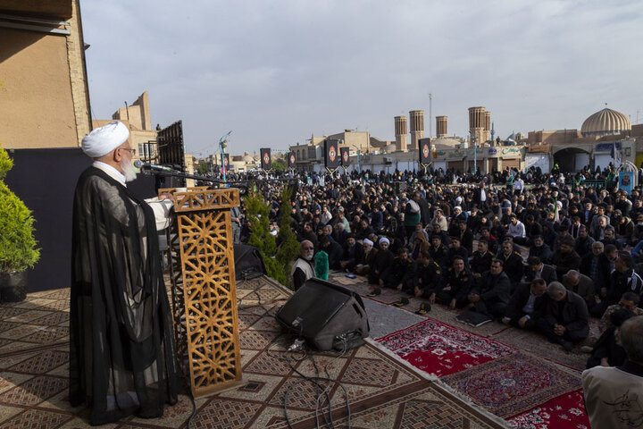 اقامه نماز عید فطر به امامت آیت الله ناصری