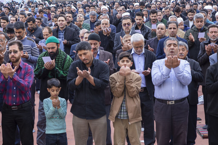 اقامه نماز عید فطر به امامت آیت الله ناصری