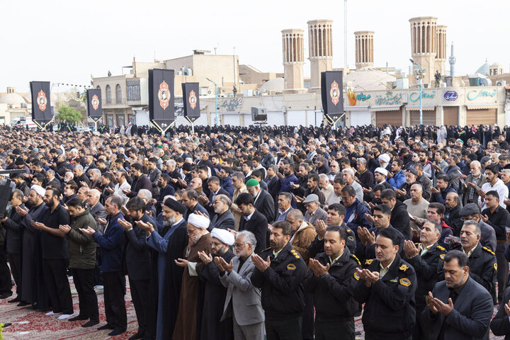 اقامه نماز عید فطر به امامت آیت الله ناصری