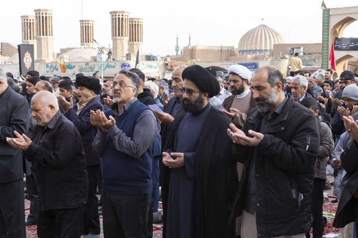 اقامه نماز عید فطر به امامت آیت الله ناصری