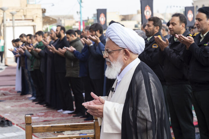 اقامه نماز عید فطر به امامت آیت الله ناصری