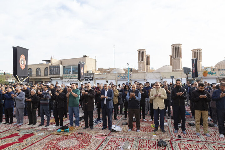 اقامه نماز عید فطر به امامت آیت الله ناصری