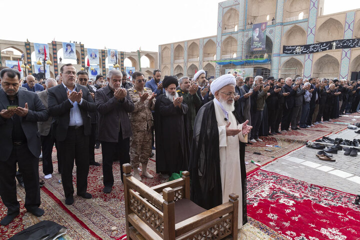 اقامه نماز عید فطر به امامت آیت الله ناصری