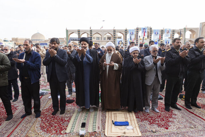 اقامه نماز عید فطر به امامت آیت الله ناصری