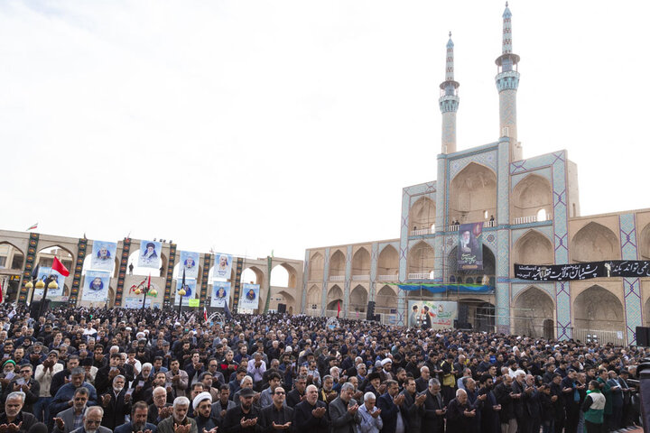 اقامه نماز عید فطر به امامت آیت الله ناصری