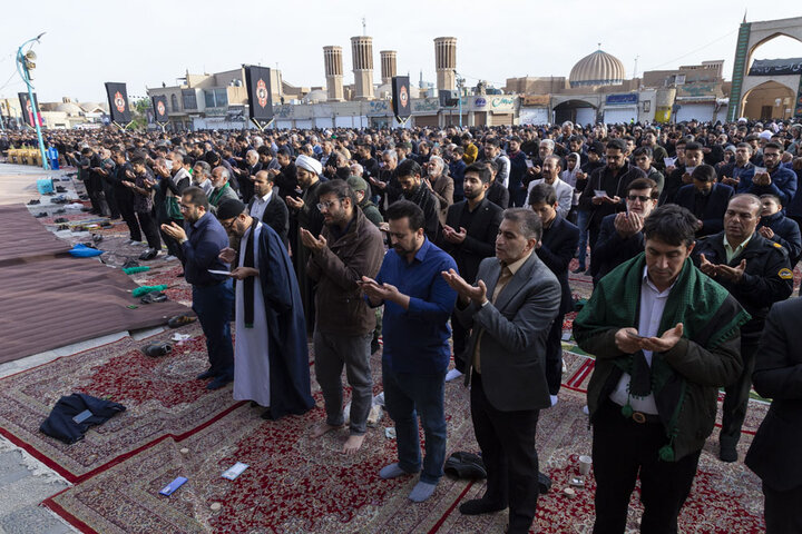 اقامه نماز عید فطر به امامت آیت الله ناصری