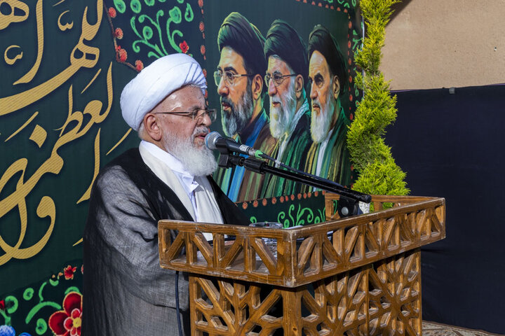 اقامه نماز عید فطر به امامت آیت الله ناصری