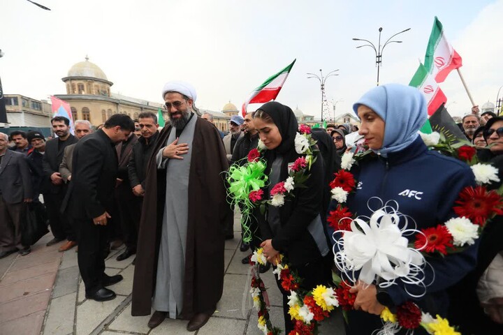 تصاویر / استقبال باشکوه همدان از بانوان فوتبالیست