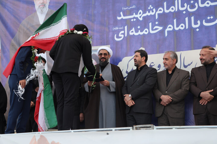 تصاویر / استقبال باشکوه همدان از بانوان فوتبالیست
