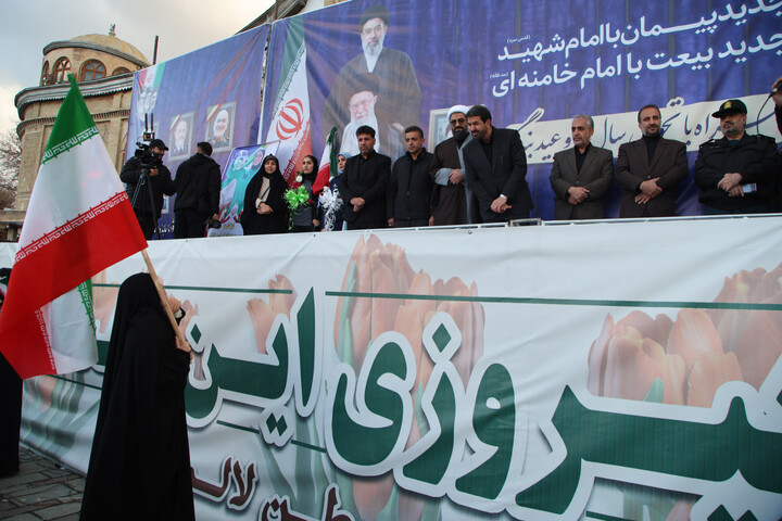 تصاویر / استقبال باشکوه همدان از بانوان فوتبالیست