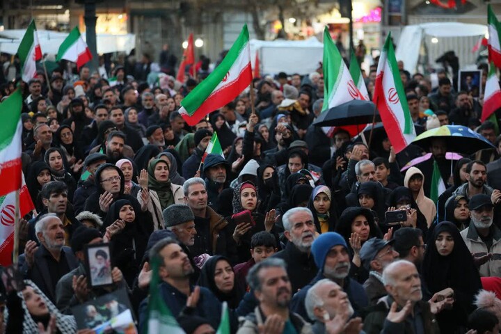 تصاویر / تجدید میثاق مسئولان و مردم همدان با آرمان‌های انقلاب در لحظه تحویل سال