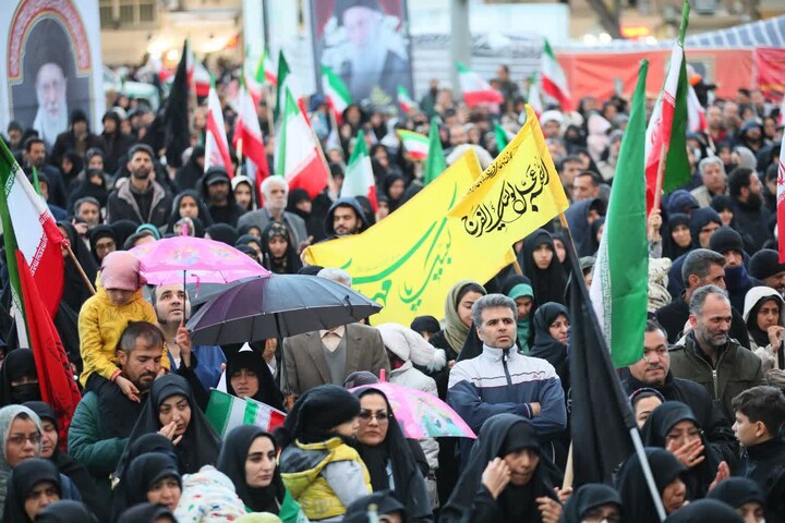 تصاویر / تجدید میثاق مسئولان و مردم همدان با آرمان‌های انقلاب در لحظه تحویل سال