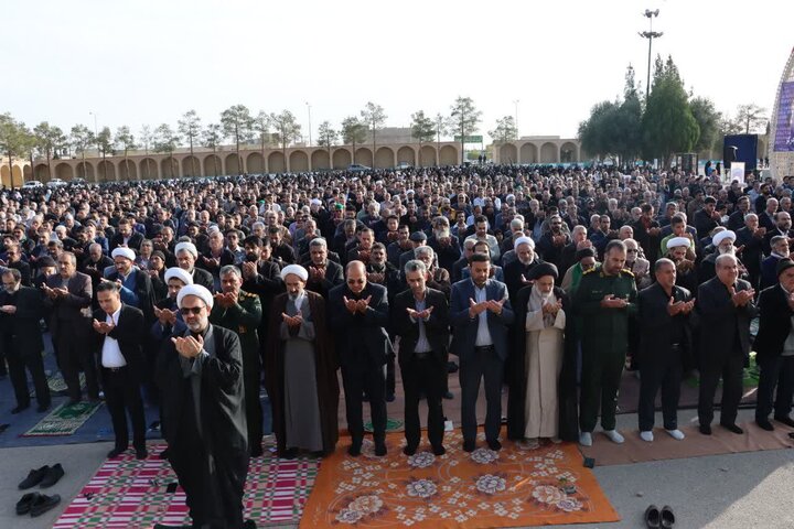 تصاویر/ نماز عید سعید فطر در نوروز ۱۴۰۵ در حسینیه ۱۲ امام مهریز